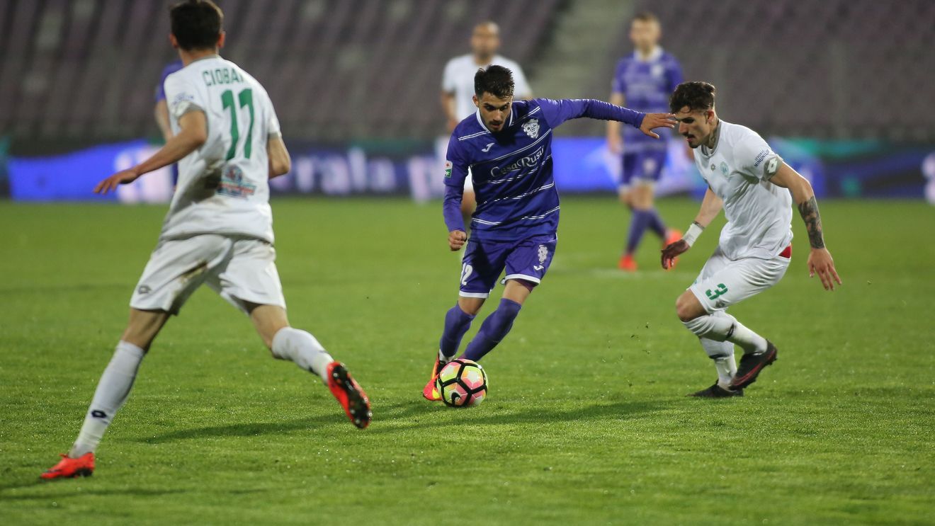 STUDIU DE CAZ | Ce vrea un jucător de 19 ani cu 6 meciuri în Liga 1: banii pe transferul său să fie virați, TOȚI, într-un cont privat, iar 20% să nu mai ajungă la club. Reprezentantul fotbalistului explică: "Le-am dat o soluție ca să ajungă banii și la jucător. Să nu îi ia Finanțele pe toți"