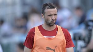 „Gică Hagi mi-a zis că sunt ca Platini”. De unde a primit Lucian Sănmărtean porecla „Magicianul”