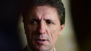 Mărturia lui Gică Popescu: "Nu dau vina pe nimeni pentru ce s-a întâmplat în viața mea! Toți greșim și trebuie să ne asumăm!" De ce nu mai candidează la FRF și problema "lucrărilor științifice"