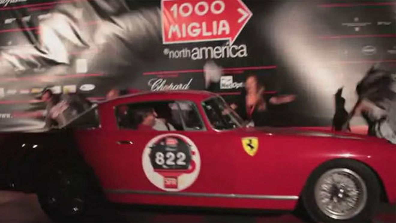VIDEO SUPER TARE** Un Ferrari cu personalitate i-a dat pe toți cu "roțile" în sus: le-a tras mocheta de sub picioare :)