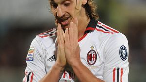 Suspendat trei etape, Ibrahimovic se scuză pentru eliminarea de la Firenze**: "M-am înjurat pe MINE!" VIDEO