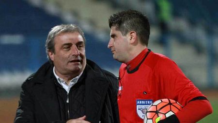 Mihai Stoichiță nu crede în vorbele lui Șumudică: "Se alintă când spune că nu are șanse la titlu". Antrenorul Petrolului a creionat portetul transferului ideal: "Caut un jucător de talia lui Ibrahimovic și tehnica lui Messi, dar care să accepte salariul de la Petrolul"