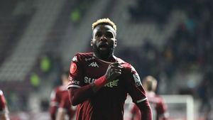 Mesajul dur şi misterios al fostului coleg al lui Aaron Boupendza: „Cei care te-au împins în direcția aceea sper că vor merge să le ceară iertare părinților tăi!”