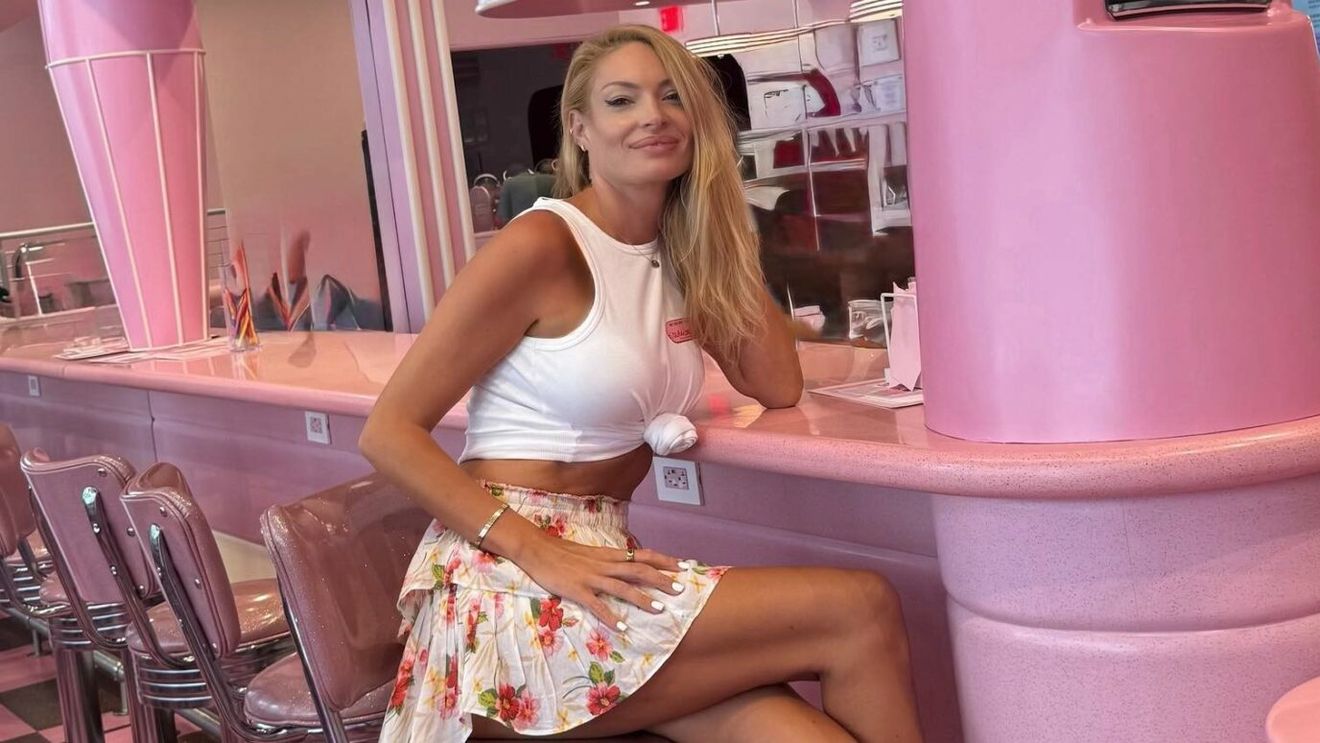 Valentina Pelinel, apariție în piele la 45 de ani şi un mesaj misterios: „Pregătită pentru un nou capitol”