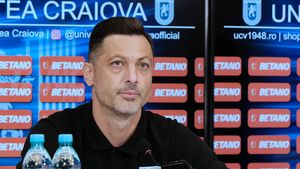 Mirel Rădoi, primele mutări importante la Universitatea Craiova! Ce jucători noi au apărut la antrenamentele oltenilor | EXCLUSIV