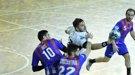Cum arată echipa CSM București pentru noul sezon ... la masculin! Clubul „a sărit” peste Cupa EHF în acest sezon, dar lotul nu arată rău. La echipă au fost aduși 5 jucători de la Steaua și Dinamo