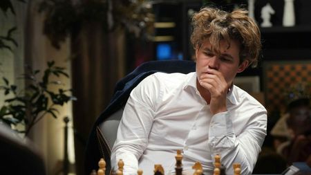 Moment istoric în șahul mondial: un copil de 10 ani l-a învins pe numărul 1, norvegianul Magnus Carlsen, în doar 48 de mutări!