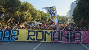 Nu le-a venit să creadă când l-au văzut la Istanbul. Fostul premier al României, în Zidul Galben