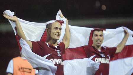 Julio Cesar: „Vreau banii!"