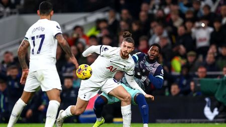 Răsturnare de situație pentru Radu Drăgușin la Tottenham! Englezii anunță că se schimbă totul pentru român: amicul lui Messi de la Spurs va fi vândut!