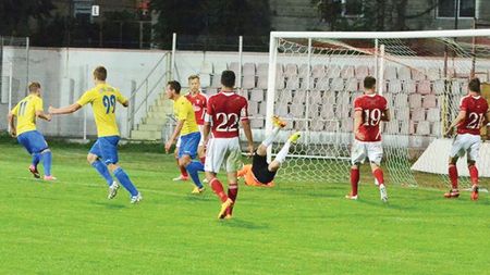 Tibi Csik face senzație în 'fotbalul mic'. E neînvins cu o echipă ajunsă la un moment dat și în 'județ': "Ne place adrenalina"