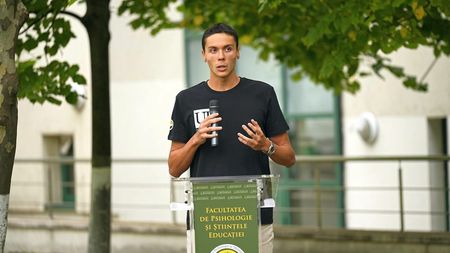 David Popovici a ținut un discurs care i-a amuțit pe profesorii și studenții de la Facultatea de Psihologie și Științele Educației!