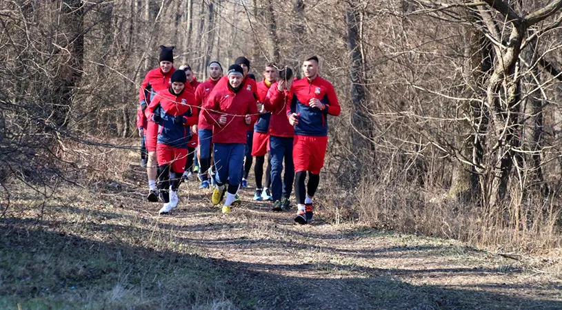 Ilie Stan și-a alergat jucătorii prin pădure la primul antrenament din 2020.** Căpitanii echipelor Ripensia și Turris, printre cele patru achiziții perfectate de SCM Gloria Buzău