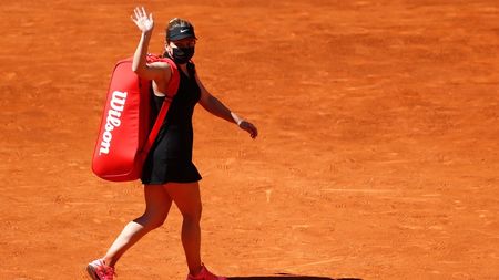 Inevitabilul se produce! Simona Halep părăsește Top 10 WTA după 7 ani, din cauza unei noi retrageri a româncei