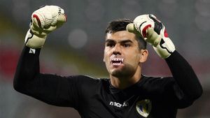 Bornescu l-a mușcat pe Bawab, glumele curg pe net: "A cerut transferul la Liverpool!" :) Vezi și alte bancuri! 