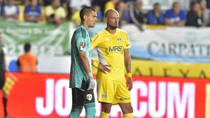 Universitatea Craiova vrea să îl transfere pe Gabi Tamaș, după ce Paul Papp a comis-o în meciul cu Hapoel Beer Sheva!