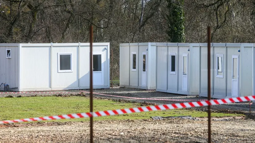 Trei bărbați aflați în carantină la Ploiești s-au luat la bătaie!