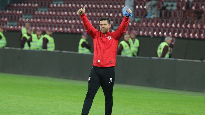 Galeria lui Dinamo, cel mai puternic mesaj PRO Contra, după ce "câinii" au urcat pe primul loc. VIDEO Imagini surprinse după CFR - Dinamo 0-3