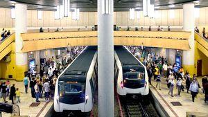 Incredibil! El este patronul din Liga 1 care merge cu metroul prin București. VIDEO EXCLUSIV | "Mă mai recunoaște lumea" + întâmplarea fabuloasă cu un taximetrist: "Colegii mei spun că ești vândut lui Becali"  