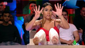 VIDEO | Imagini memorabile! Această prezentatoare l-a ironizat în direct pe Cristiano Ronaldo, în urma gesturilor din Atletico - Juventus. Și-a pus picioarele pe birou: "E urât, nu?"