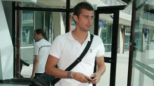 TAMAȘ** SE CUMINȚEȘTE!