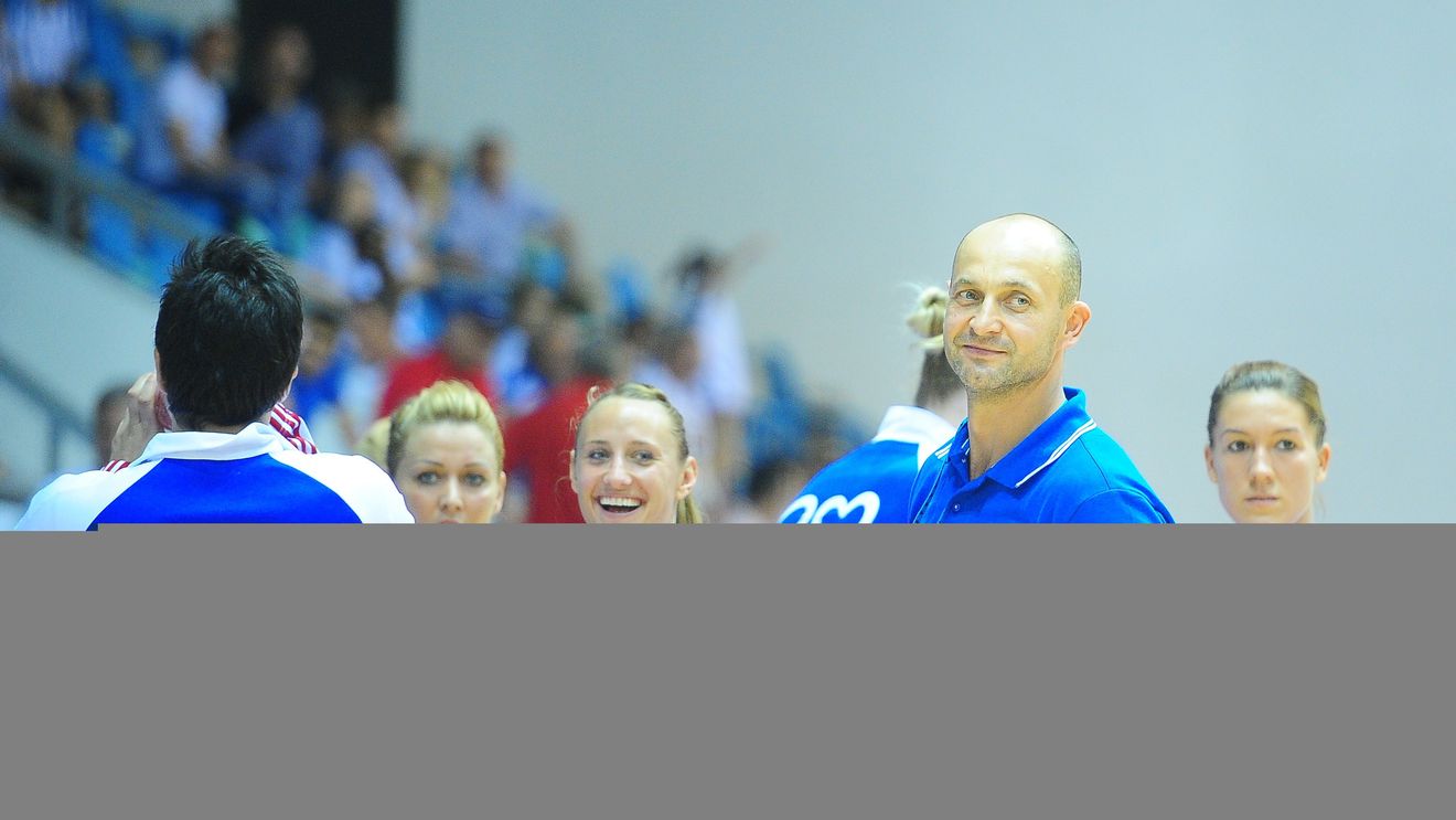 Jucătoare noi, antrenori noi, conducător nou! Corona și-a prezentat achizițiile, în frunte cu antrenorul Costică Buceschi. Clubul a solicitat wildcard pentru Cupa EHF și a anunțat că își propune să câștige titlul peste 2-3 ani 