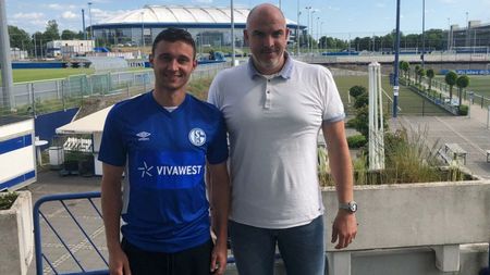 Un internațional român a prins transferul carierei și a semnat cu Schalke 04: „Antrenorul a venit la mine și m-a întrebat ce caut în acest campionat”