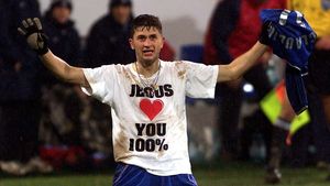 INTERVIU EVENIMENT | Claudiu Răducanu: "Mi-a rămas în cap ce a spus el". Aspecte neștiute despre convocările de la națională, secretul tricoului cu "Iisus", relațiile speciale cu Becali și Pițurcă și câți bani a luat după golul cu Southampton 