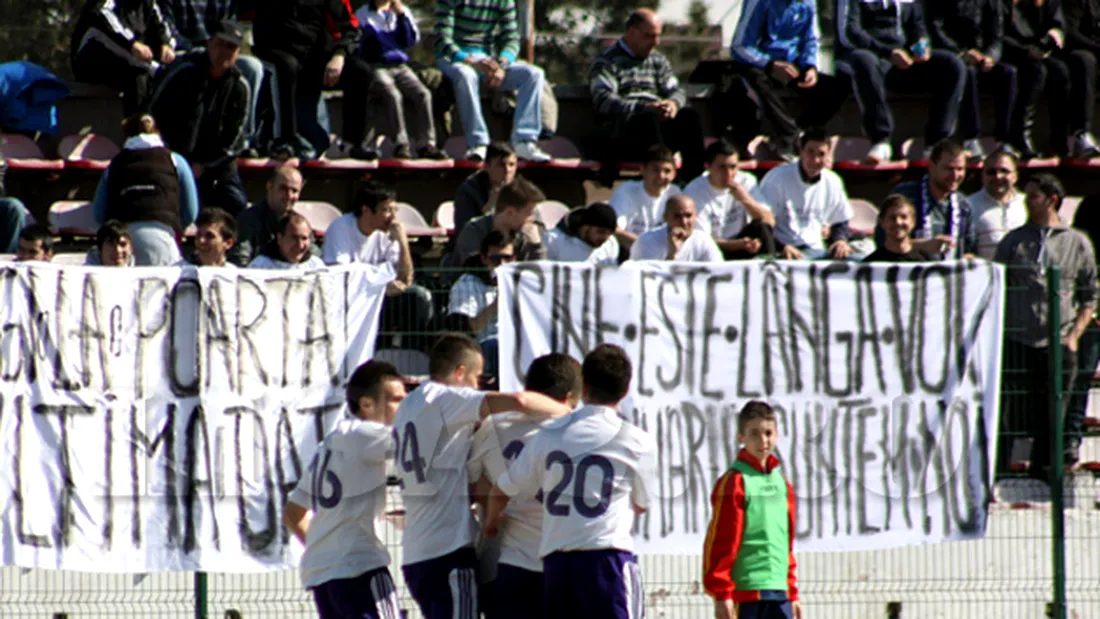 Suporterii lui FC Argeș,** împiedicați să afișeze un banner la o aniversare