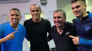 Ianis Hagi și Rivaldinho, momente grele. „Vorbim tot timpul despre cât de dificil e!” Ce îi deranjează pe cei doi fotbaliști