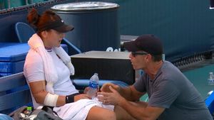 S-a aflat cine este „vinovatul" pentru izolarea jucătorilor la Australian Open! Antrenorul Biancăi Andreescu a făcut anunțul