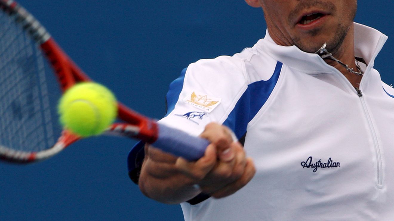 Victor Hănescu, mai sus cu două locuri