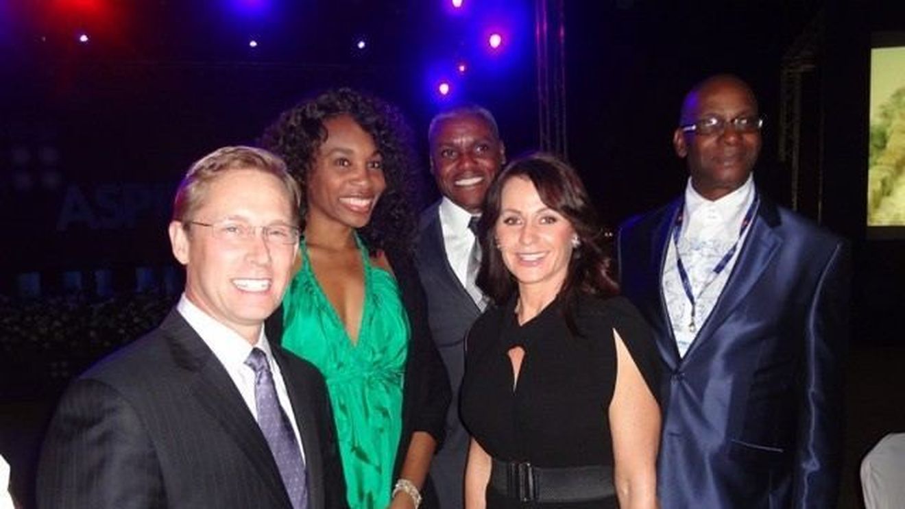 FOTO** Nadia a sărbătorit cei 50 de ani împliniți la Doha, alături de legende ale sportului mondial