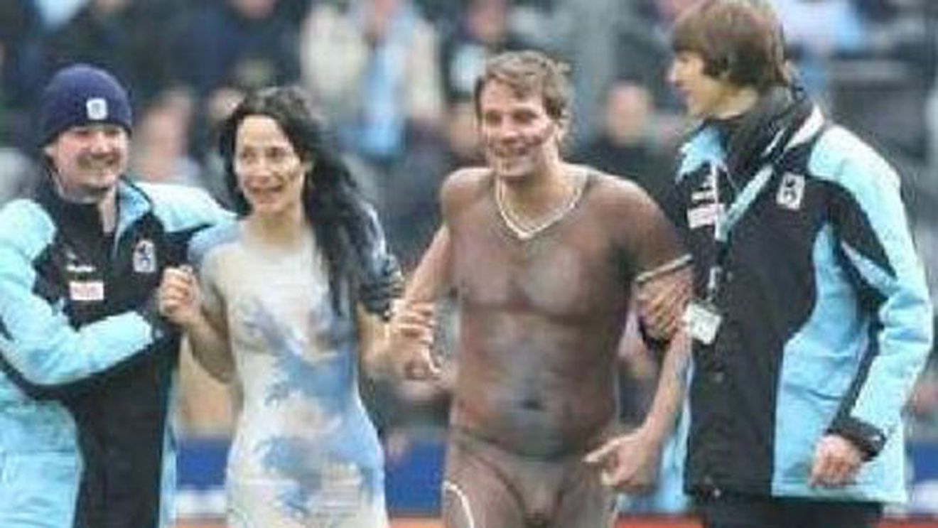 Invazie din dragoste pentru echipele lor