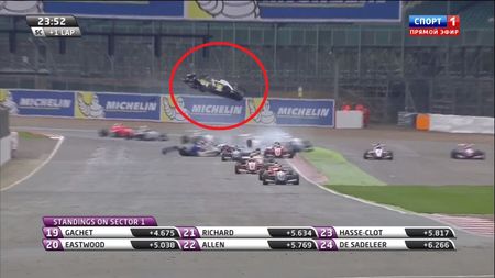 VIDEO | MIRACULOS! Cum a scăpat un pilot cu sânge albastru dintr-un accident groaznic. Ferdinand von Habsburg și-a văzut moartea cu ochii