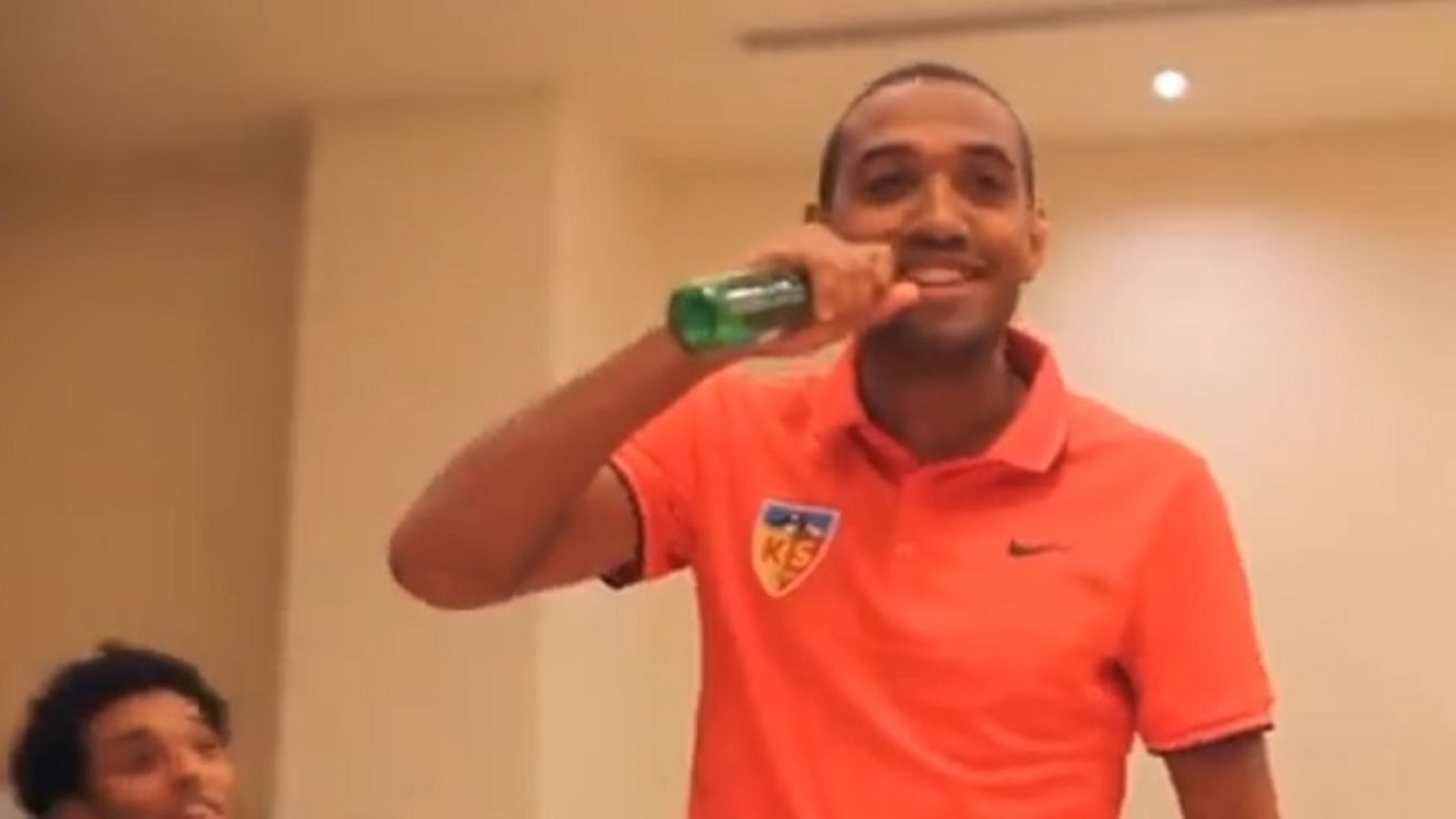 N-a întors niciun scaun :). VIDEO | Ce s-a ales de "botezul" lui De Amorim la Kayserispor