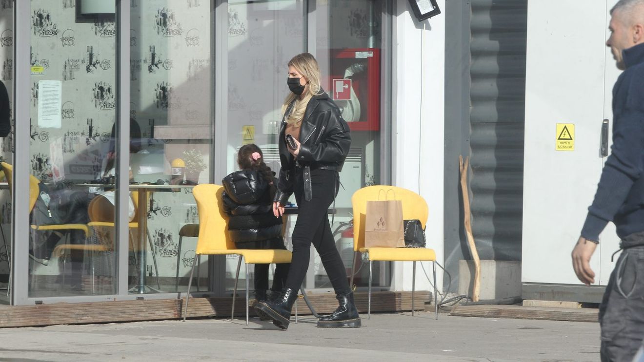 Fosta soție a fotbalistului Gabi Enache, apariție de senzație, cu iubitul și fiica, la mall. Ce mașină de lux conduce Mădălina Iordate | GALERIE FOTO EXCLUSIV