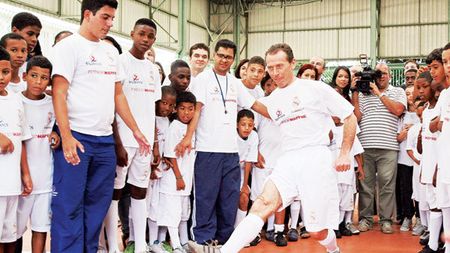 "Câinii" atacă granzii Spaniei:** Dinamo aduce și Realul în România!