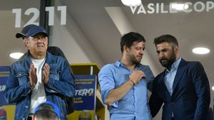 Pleacă Adrian Mutu de la Rapid? Trei motive de îngrijorare pentru Dan Șucu și de ce are nevoie în an centenar pentru a se lupta, cu adevărat, la titlu! Putere la transferuri, buget mai mare, „curățenie” în rândul „veteranilor” | SPECIAL