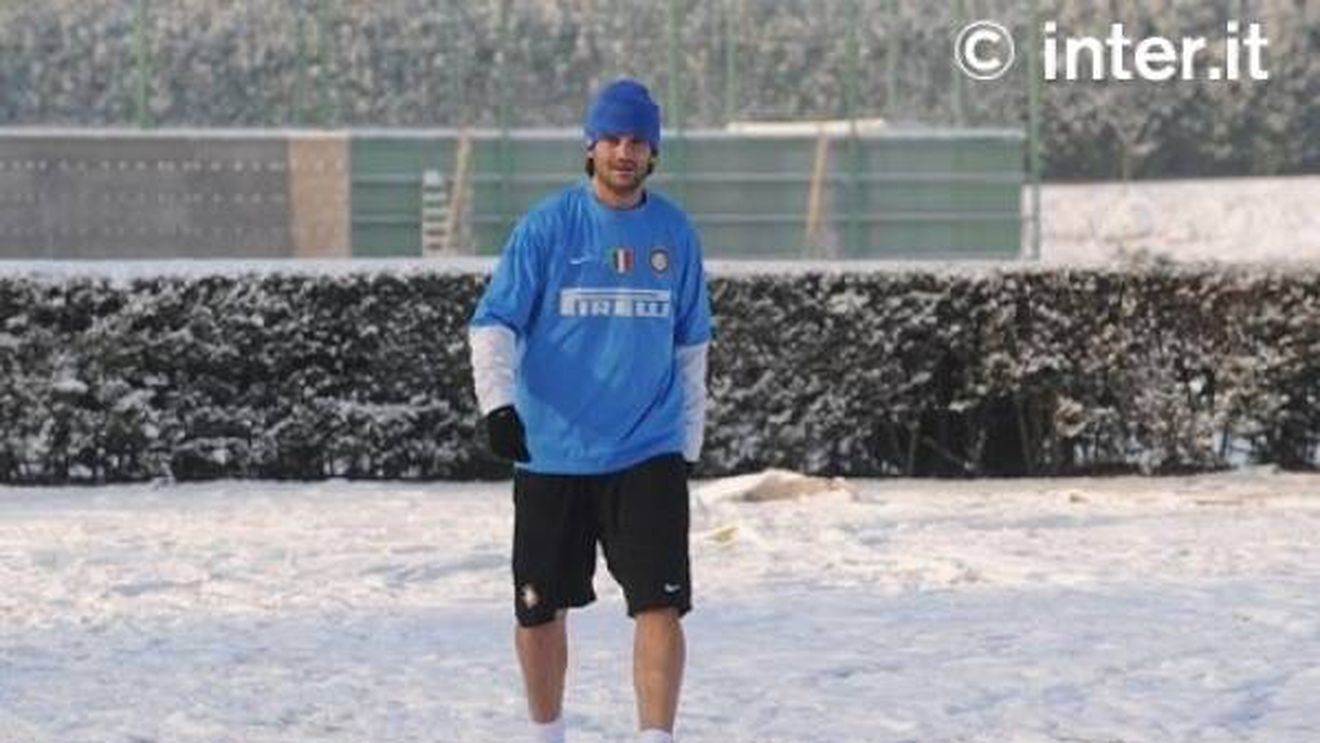 FOTO **Chivu sfidează frigul! S-a antrenat în pantaloni scurți pe un frig teribil!