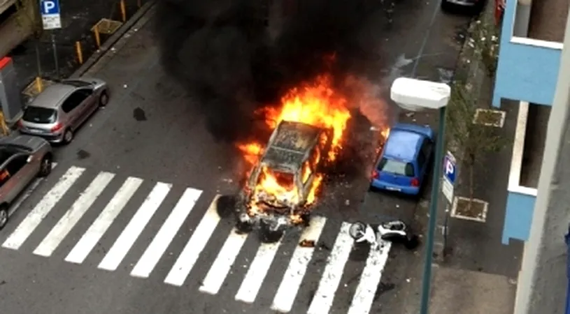 VIDEO - Scene de duritate extremă în Italia! Fanii lui Napoli au atacat un autocar cu suporterii lui Foggia, apoi au incendiat o mașină!