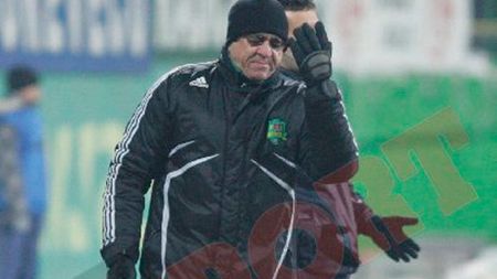 Hizo: "Șumudică zice că meritau victoria?! Să revadă fazele, iar până atunci să tacă!"