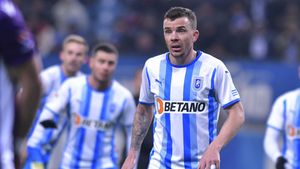 Strategie de amatori la Universitatea Craiova! Unde a ajuns să se antreneze Dan Nistor, cel mai bine plătit jucător din Bănie, după ce a fost exclus din lot | VIDEO