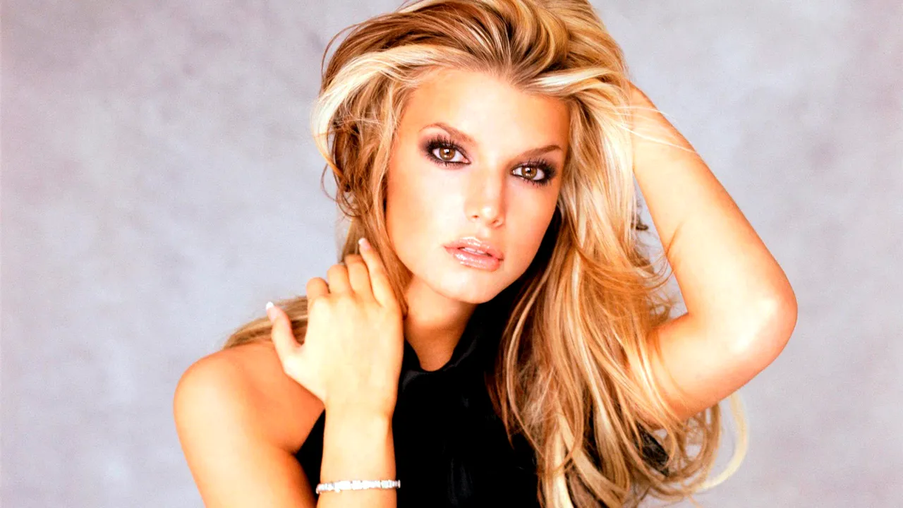 Jessica Simpson s-a căsătorit cu fostul jucător de fotbal Eric Johnson