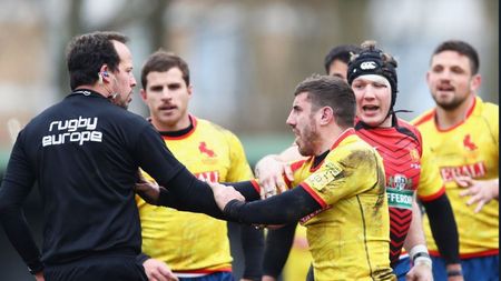 EXCLUSIV | "E momentul ca mafia din rugby-ul românesc să dispară". Arbitrul Vlad Iordăchescu, cel care a făcut praf meciul Belgia - Spania, este acuzat fără menajamente de un finanțator al unei echipe din Superligă. "Hoție la drumul mare!"