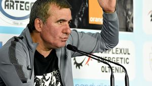 Gheorghe Hagi: "Vă rog să promovați binele! Creați idoli, fiți pozitivi, pentru că România merită acest lucru!". VIDEO