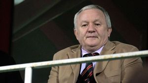 Porumboiu sare la gâtul arbitrilor:** "Pe fruntea ăstora scrie 'bandiți', sunt bandiți ca Zotta"