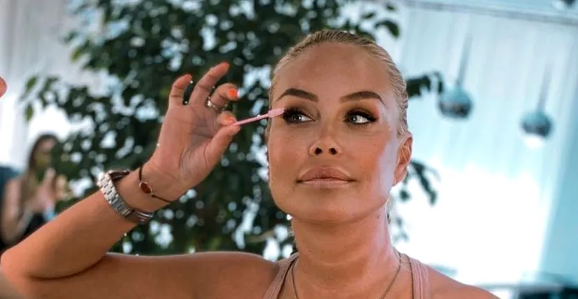 Vica Blochina, petrecere pe cinste de ziua ei de naștere. Blonda a împlinit 45 de ani