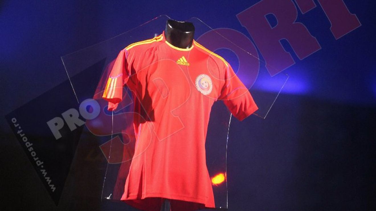 FOTO Vezi cum arată tricolorii în roșu!** Ești de acord cu decizia?