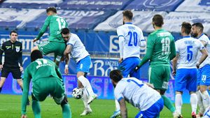 Penalty refuzat Universității Craiova în meciul cu Sepsi OSK. Eroare mare de arbitraj. „Este un atac destul de brutal!”